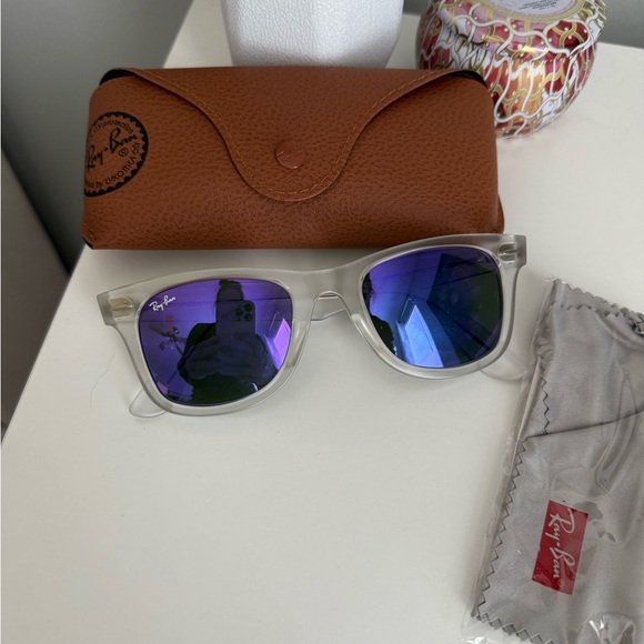 New! Never worn iconic RayBay Wayfarers - Picture 1 of 3